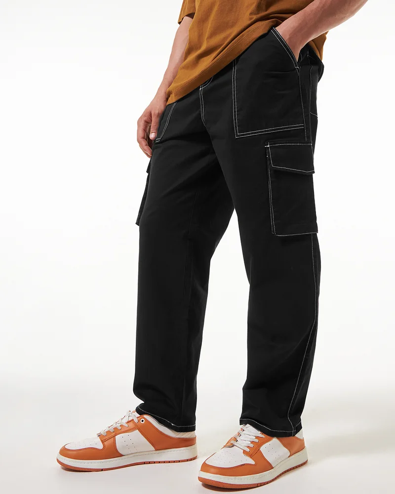 bewakoof Men's Black Straight Fit Cargo Pants